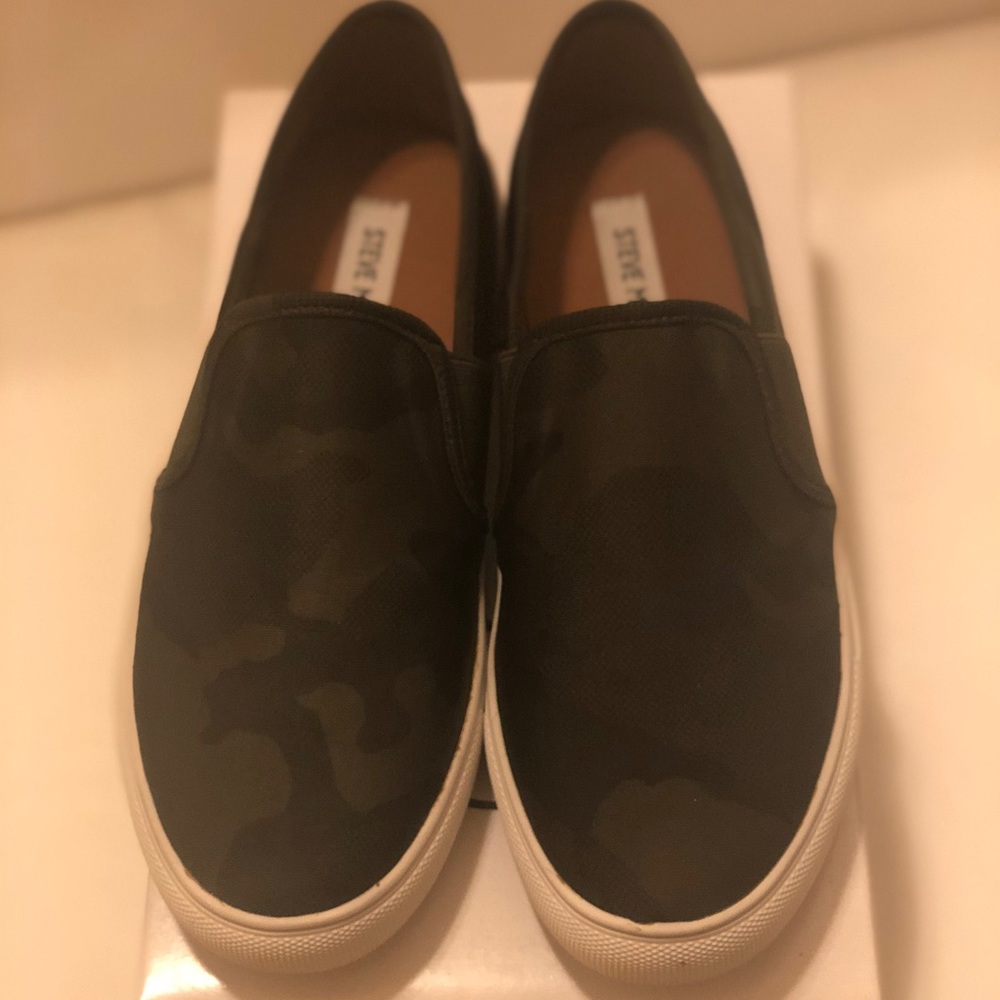 Steve Madden Camouflage slip ons size 8.5